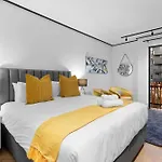 Nine Palms 214